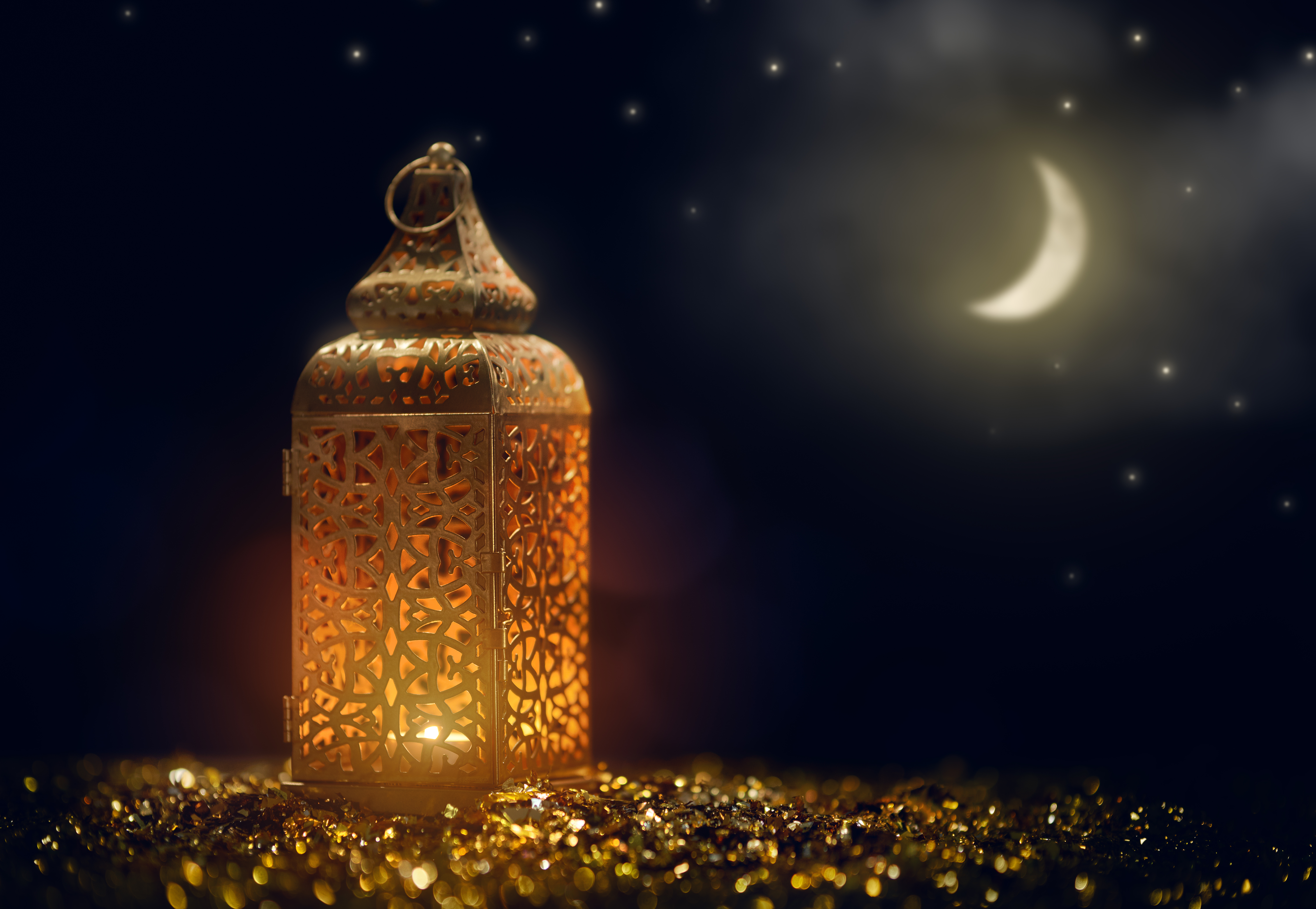 2023-resimli-ramazan-mesajlari-arabic-lantern-with-burning-candle